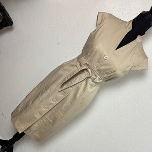 927 Calvin Klein Sleeveless Tie-Waist Shirt Dress in Beige. SzS